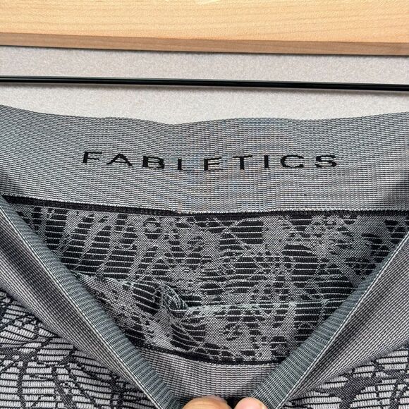 Fabletics Kate Hudson Leggings Womens Small Grey‎ Textured Floral Seamless Crop - Picture 8 of 9